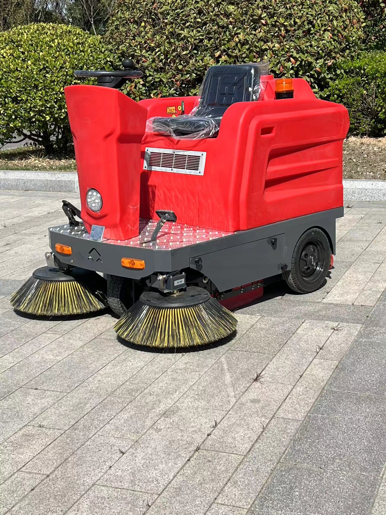 Road Cleaner Driving Road Sweeper Truck Factory